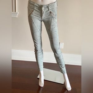 NWOT Guess Jeans in Distressed